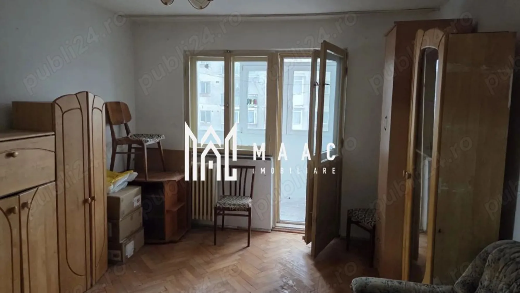 Apartament | 2 camere | Ostroveni | Lift - MAAC Imobiliare vă propune spre vânzare un apartament cu 2 camere, decomandat, situat în cartierul Ostroveni, în imediata apropiere a Bulevardului Dem Rădulescu, zonă foarte bine cotată și ușor accesibilă. Apartamentul este amplasat la etajul 5 din 10, într-un imobil dotat cu lift, și are o suprafață totală de 59 mp, respectiv 55 mp utili. Compartimentarea este practică și eficientă, oferind un confort optim pentru viitorii proprietari. Locuința beneficiază de finisaje clasice, iar principalul avantaj îl reprezintă faptul că poate fi amenajată și personalizată după bunul plac, devenind astfel „acasă” exact așa cum vă doriți. Zona oferă acces rapid către puncte de interes precum magazine, mijloace de transport, școli, centre comerciale și spații verzi, fiind ideală atât pentru locuit, cât și pentru investiție. Pentru mai multe detalii sau pentru programarea unei vizionări, MAAC Imobiliare vă stă cu drag la dispoziție. ID: CP2903819 }}