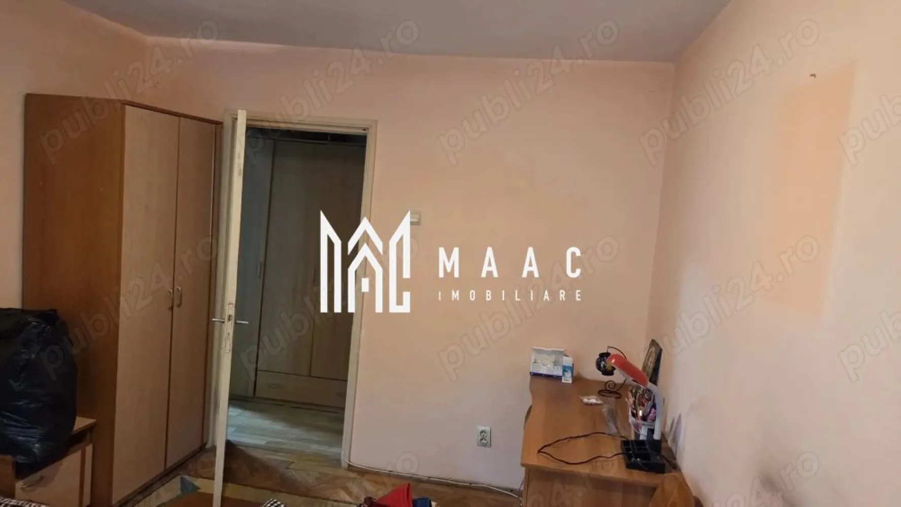 Apartament | 2 camere | Ostroveni | Lift - MAAC Imobiliare vă propune spre vânzare un apartament cu 2 camere, decomandat, situat în cartierul Ostroveni, în imediata apropiere a Bulevardului Dem Rădulescu, zonă foarte bine cotată și ușor accesibilă. Apartamentul este amplasat la etajul 5 din 10, într-un imobil dotat cu lift, și are o suprafață totală de 59 mp, respectiv 55 mp utili. Compartimentarea este practică și eficientă, oferind un confort optim pentru viitorii proprietari. Locuința beneficiază de finisaje clasice, iar principalul avantaj îl reprezintă faptul că poate fi amenajată și personalizată după bunul plac, devenind astfel „acasă” exact așa cum vă doriți. Zona oferă acces rapid către puncte de interes precum magazine, mijloace de transport, școli, centre comerciale și spații verzi, fiind ideală atât pentru locuit, cât și pentru investiție. Pentru mai multe detalii sau pentru programarea unei vizionări, MAAC Imobiliare vă stă cu drag la dispoziție. ID: CP2903819 }}
