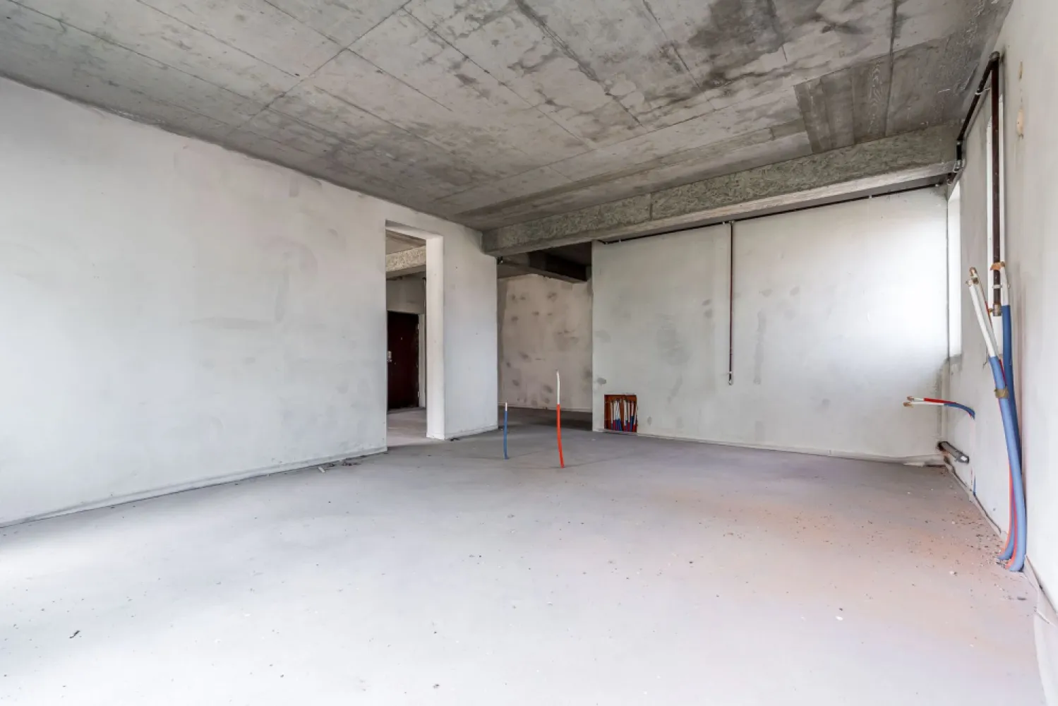 REZERVAT! Apartament 2 camere decomandat | BERMO | Banu Mărăcine - Vă propun spre vânzare un apartament cu 2 camere, decomandat, situat la etajul 3 din 5 al unui imobil construit în 2010, prevăzut cu lift.

Locuința are o suprafață utilă de 64 mp și se predă la gri, oferind posibilitatea amenajării după propriul gust. Apartamentul dispune de instalație pregătită pentru încălzire în pardoseală.

Avantaje:
zonă liniștită și apreciată
etaj intermediar
bloc cu lift
compartimentare decomandată
ideal pentru locuit sau investiție

Preț nou: 86000 Euro.

📞 Pentru mai multe detalii sau programarea unei vizionări, contactați-mă la numărul: 0742 267 773

Andreea Szuchanszki consultant imobiliar