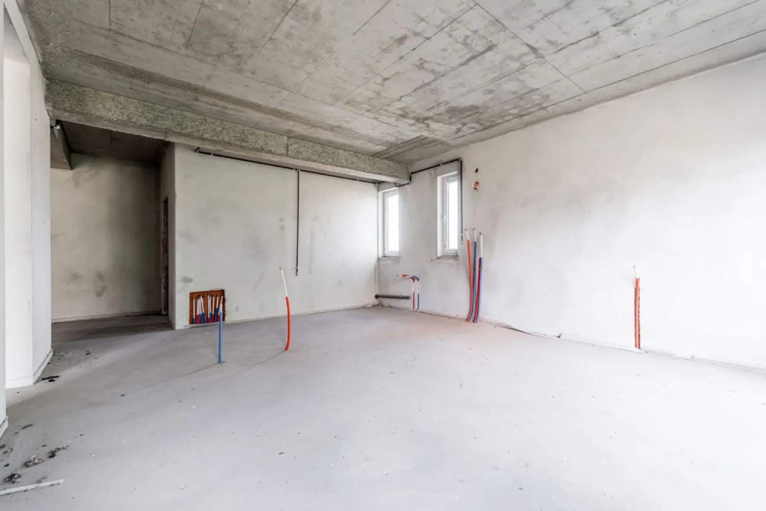 REZERVAT! Apartament 2 camere decomandat | BERMO | Banu Mărăcine - Vă propun spre vânzare un apartament cu 2 camere, decomandat, situat la etajul 3 din 5 al unui imobil construit în 2010, prevăzut cu lift.

Locuința are o suprafață utilă de 64 mp și se predă la gri, oferind posibilitatea amenajării după propriul gust. Apartamentul dispune de instalație pregătită pentru încălzire în pardoseală.

Avantaje:
zonă liniștită și apreciată
etaj intermediar
bloc cu lift
compartimentare decomandată
ideal pentru locuit sau investiție

Preț nou: 86000 Euro.

📞 Pentru mai multe detalii sau programarea unei vizionări, contactați-mă la numărul: 0742 267 773

Andreea Szuchanszki consultant imobiliar