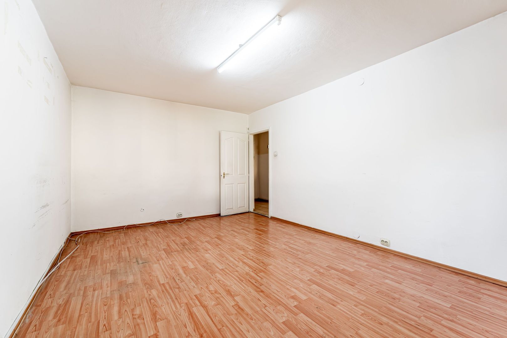 VANDUT! Apartament 2 camere, decomandat | Str Banul Maracine
