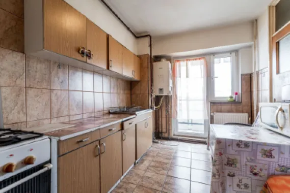 79.900 € | Vlaicu (între UTA și Lebăda) | 2 camere decomandat | lift