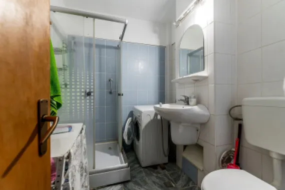 79.900 € | Vlaicu (între UTA și Lebăda) | 2 camere decomandat | lift