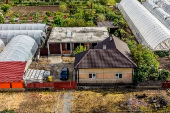 Casă finisată + casă în construcție, la același preț!