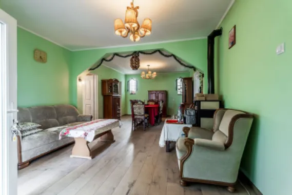 Casă finisată + casă în construcție, la același preț!