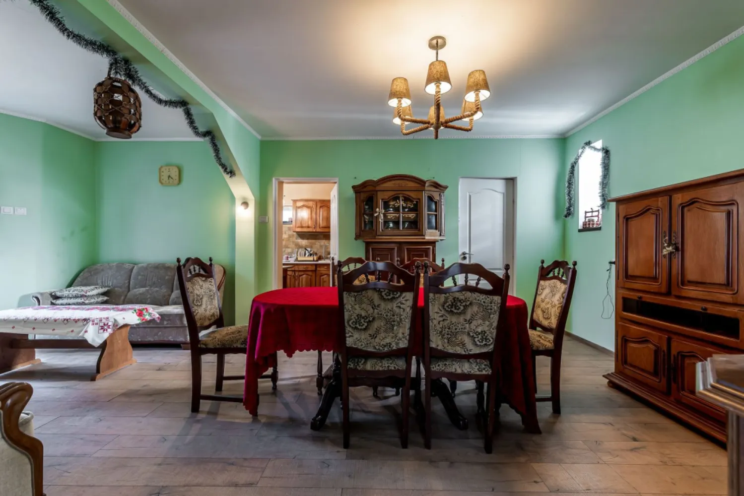 Casă finisată + casă în construcție, la același preț!