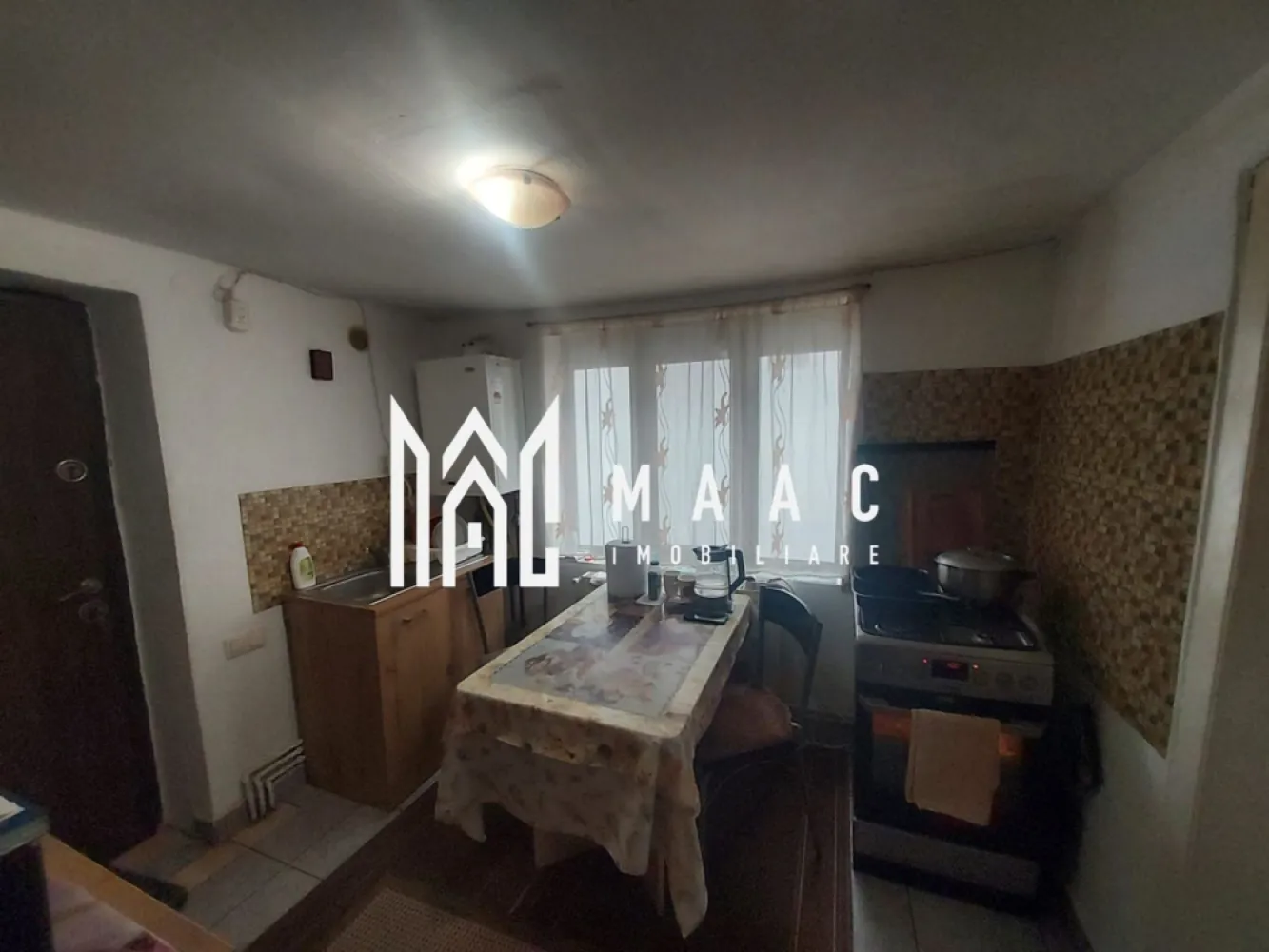 Casa individuala | 71 MPU | 525 MP Teren | Gusterita - MAAC Imobiliare vă propune spre vânzare o casă individuală, situată într-o zonă liniștită și în plină dezvoltare a Sibiului – Gușterița, ideală pentru cei care își doresc intimitate, curte proprie și acces rapid către oraș. Proprietatea este amplasată pe un teren de 525 mp și are o suprafață utilă de 71 mp, fiind compartimentată eficient în 3 camere, oferind un spațiu practic și ușor de adaptat nevoilor unei familii sau pentru locuință de vacanță. Casa beneficiază de curte generoasă, cu multiple posibilități de amenajare – grădină, zonă de relaxare, spațiu pentru parcare sau extindere ulterioară a construcției. Zona Gușterița oferă liniște, aer curat și un cadru plăcut de locuit, cu acces facil către centrul orașului și principalele puncte de interes. Proprietatea reprezintă o oportunitate excelentă pentru cei care caută o casă individuală cu teren generos într-o zonă cu potențial de dezvoltare. Pentru mai multe detalii și programarea unei vizionări, vă rugăm să ne contactați menționând ID: CP2901488 }}