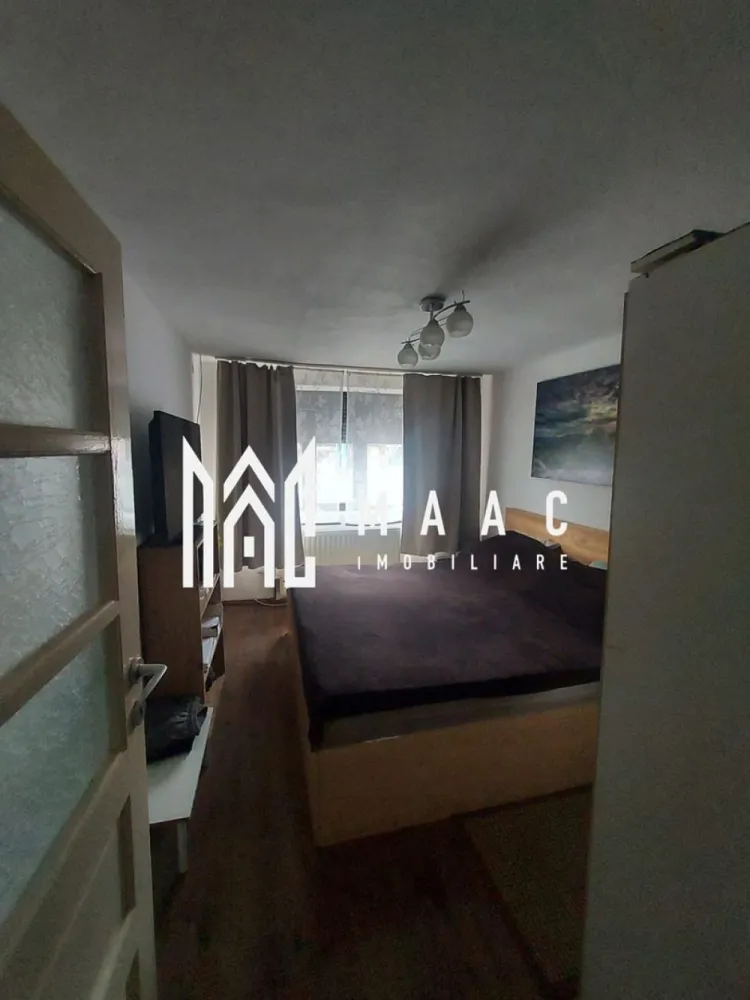 Casa individuala | 71 MPU | 525 MP Teren | Gusterita - MAAC Imobiliare vă propune spre vânzare o casă individuală, situată într-o zonă liniștită și în plină dezvoltare a Sibiului – Gușterița, ideală pentru cei care își doresc intimitate, curte proprie și acces rapid către oraș. Proprietatea este amplasată pe un teren de 525 mp și are o suprafață utilă de 71 mp, fiind compartimentată eficient în 3 camere, oferind un spațiu practic și ușor de adaptat nevoilor unei familii sau pentru locuință de vacanță. Casa beneficiază de curte generoasă, cu multiple posibilități de amenajare – grădină, zonă de relaxare, spațiu pentru parcare sau extindere ulterioară a construcției. Zona Gușterița oferă liniște, aer curat și un cadru plăcut de locuit, cu acces facil către centrul orașului și principalele puncte de interes. Proprietatea reprezintă o oportunitate excelentă pentru cei care caută o casă individuală cu teren generos într-o zonă cu potențial de dezvoltare. Pentru mai multe detalii și programarea unei vizionări, vă rugăm să ne contactați menționând ID: CP2901488 }}