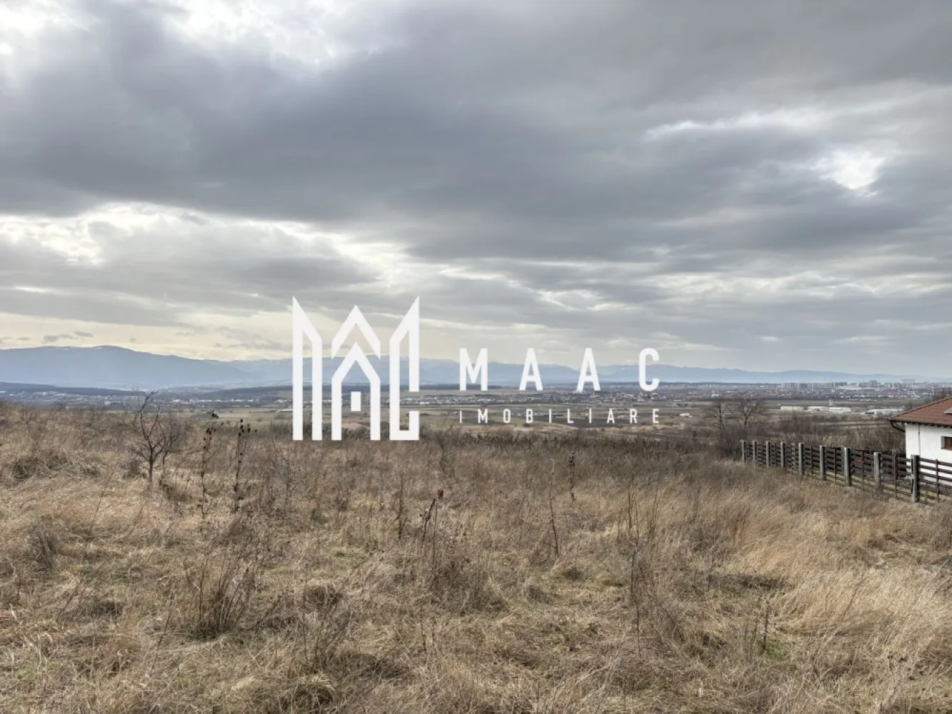 Teren intravilan I Bungard I Deschidere 20/22m I Utilitati - MAAC Imobiliare va propune spre vanzare un teren intravilan situat in localitatea Bungard cu proiect pregetit pentru constructie Are laturile de aproximativ 19/22m si o vedee superba spre SIBIU si muntii din jur Apa,canalul,curentul si gazul sunt la marginea proprietatii Pentru mai multe detalii precizati ca ati vazut anuntul cu ID CP2903720 }}