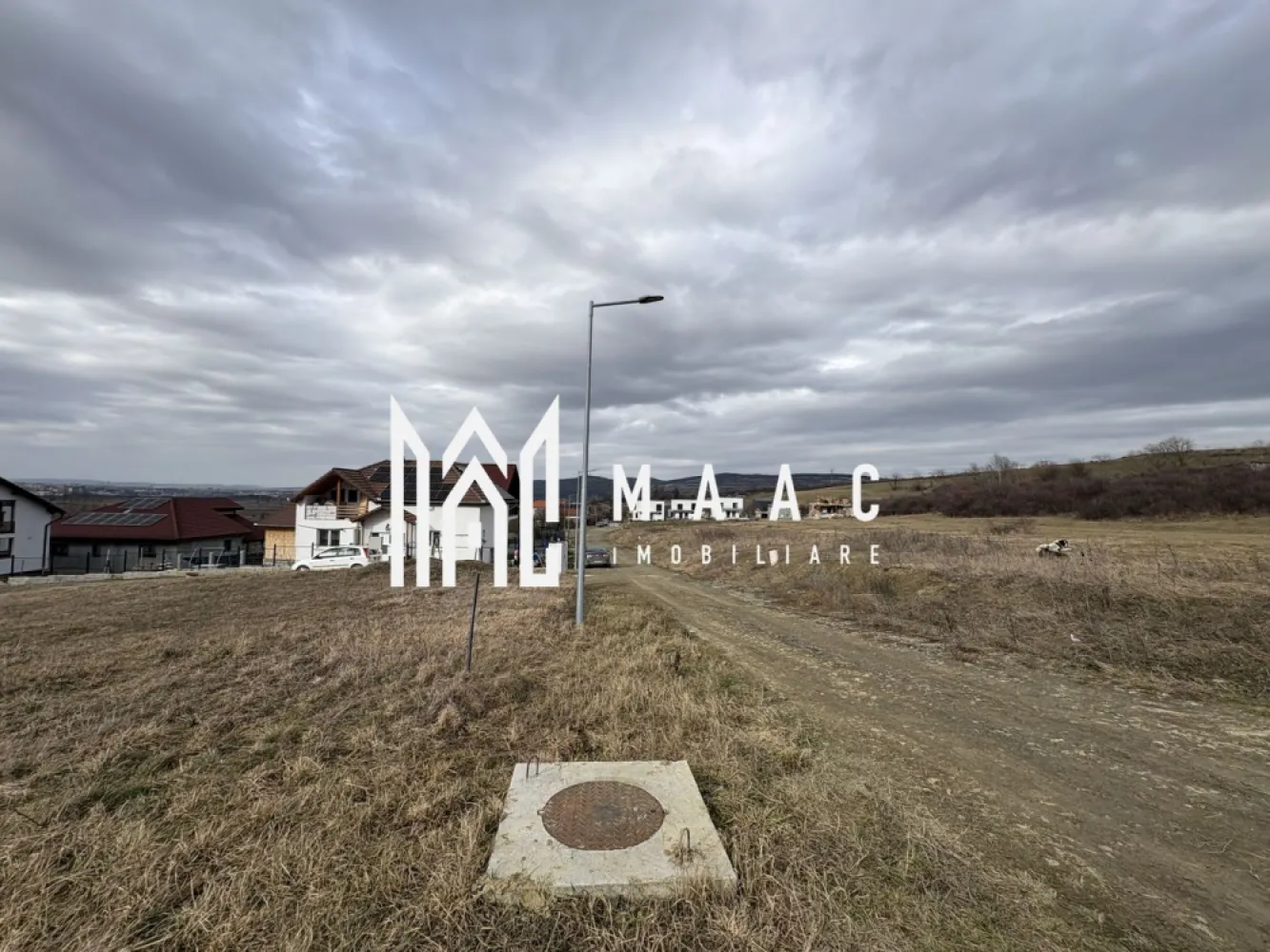 Teren intravilan I Bungard I Deschidere 20/22m I Utilitati - MAAC Imobiliare va propune spre vanzare un teren intravilan situat in localitatea Bungard cu proiect pregetit pentru constructie Are laturile de aproximativ 19/22m si o vedee superba spre SIBIU si muntii din jur Apa,canalul,curentul si gazul sunt la marginea proprietatii Pentru mai multe detalii precizati ca ati vazut anuntul cu ID CP2903720 }}