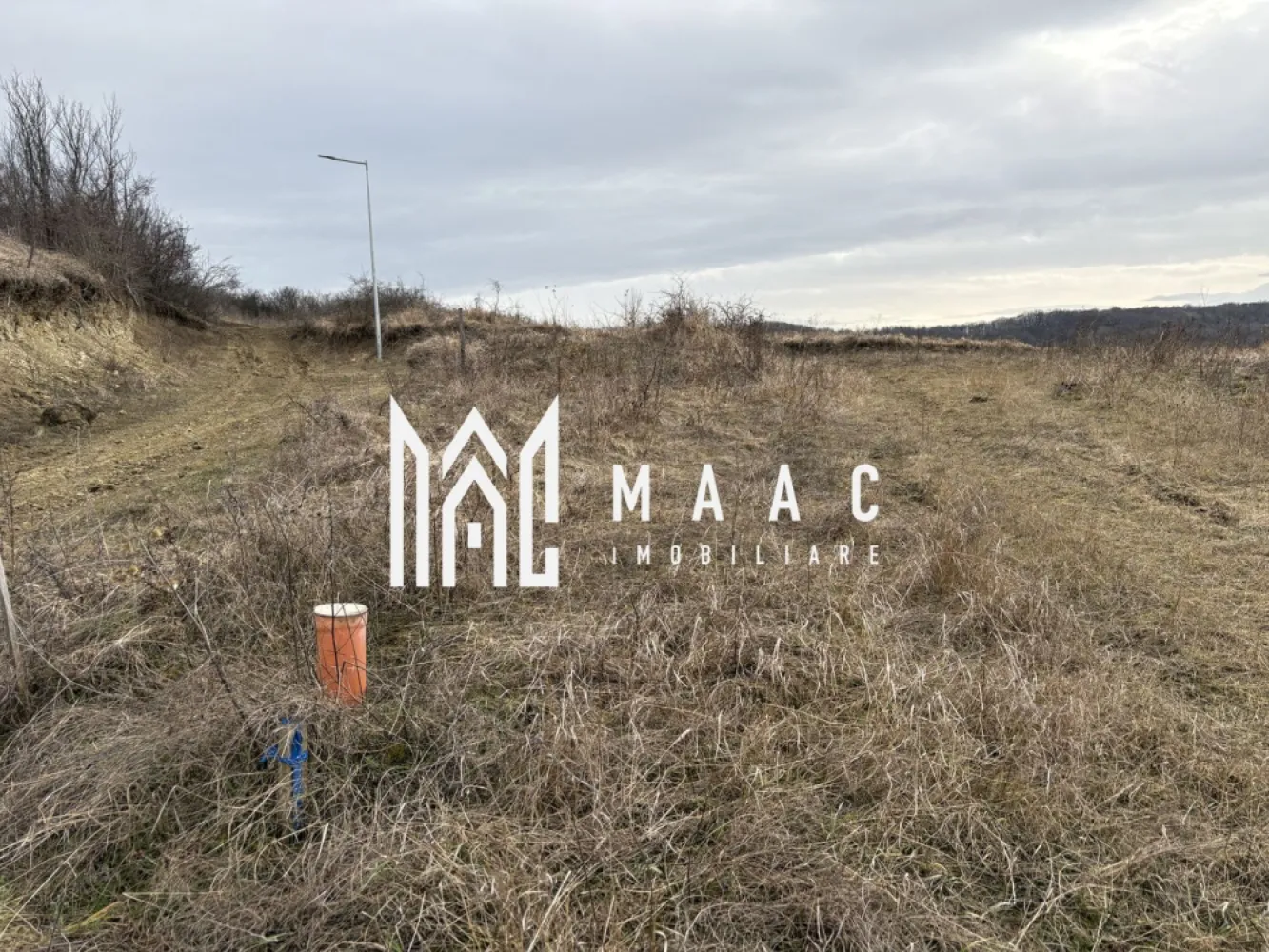 Teren intravilan I Bungard I Deschidere 20/22m I Utilitati - MAAC Imobiliare va propune spre vanzare un teren intravilan situat in localitatea Bungard cu proiect pregetit pentru constructie Are laturile de aproximativ 19/22m si o vedee superba spre SIBIU si muntii din jur Apa,canalul,curentul si gazul sunt la marginea proprietatii Pentru mai multe detalii precizati ca ati vazut anuntul cu ID CP2903720 }}
