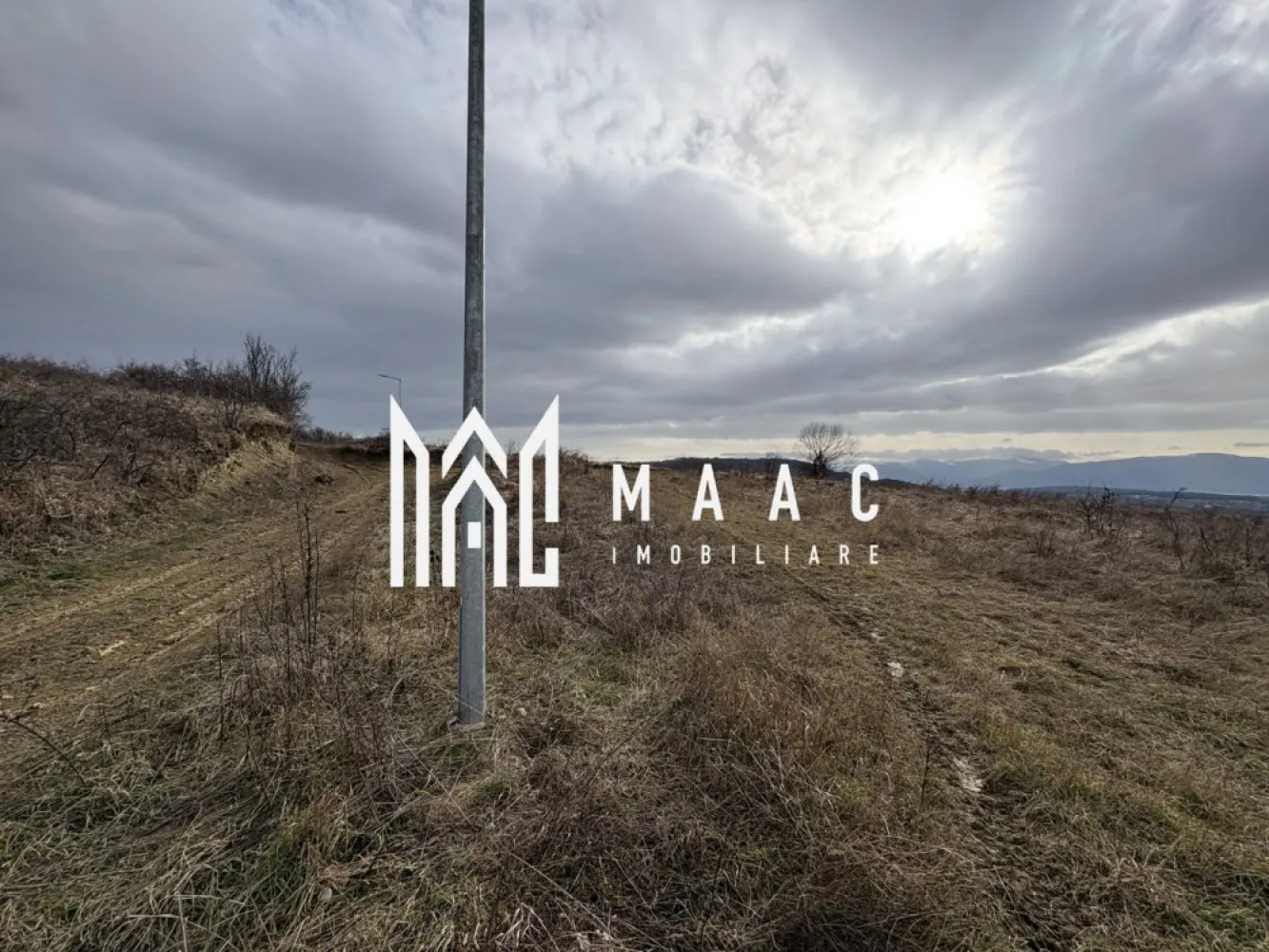 Teren intravilan I Bungard I Deschidere 20/22m I Utilitati - MAAC Imobiliare va propune spre vanzare un teren intravilan situat in localitatea Bungard cu proiect pregetit pentru constructie Are laturile de aproximativ 19/22m si o vedee superba spre SIBIU si muntii din jur Apa,canalul,curentul si gazul sunt la marginea proprietatii Pentru mai multe detalii precizati ca ati vazut anuntul cu ID CP2903720 }}