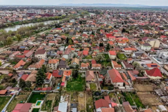 Casă construită în anul 2000, cu 5 camere Aradul Nou, Zona Tabacovici.