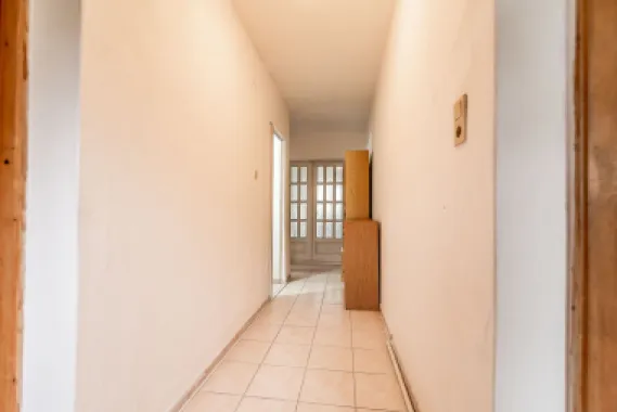 Casă construită în anul 2000, cu 5 camere Aradul Nou, Zona Tabacovici.