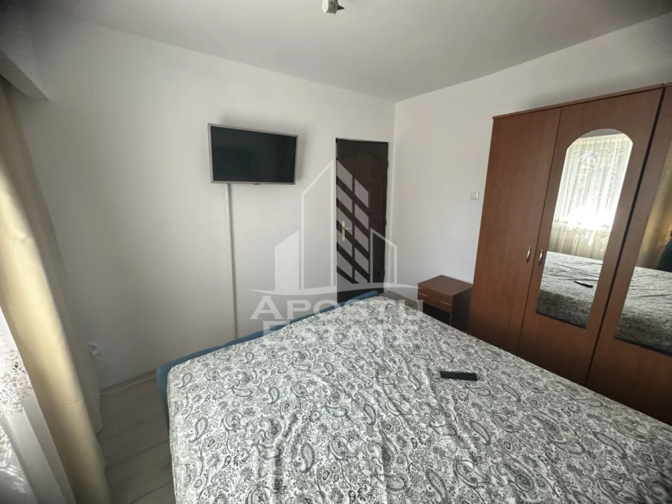 Apartament cu 3 camere, Renovat, zona Soarelui, Centrala proprie