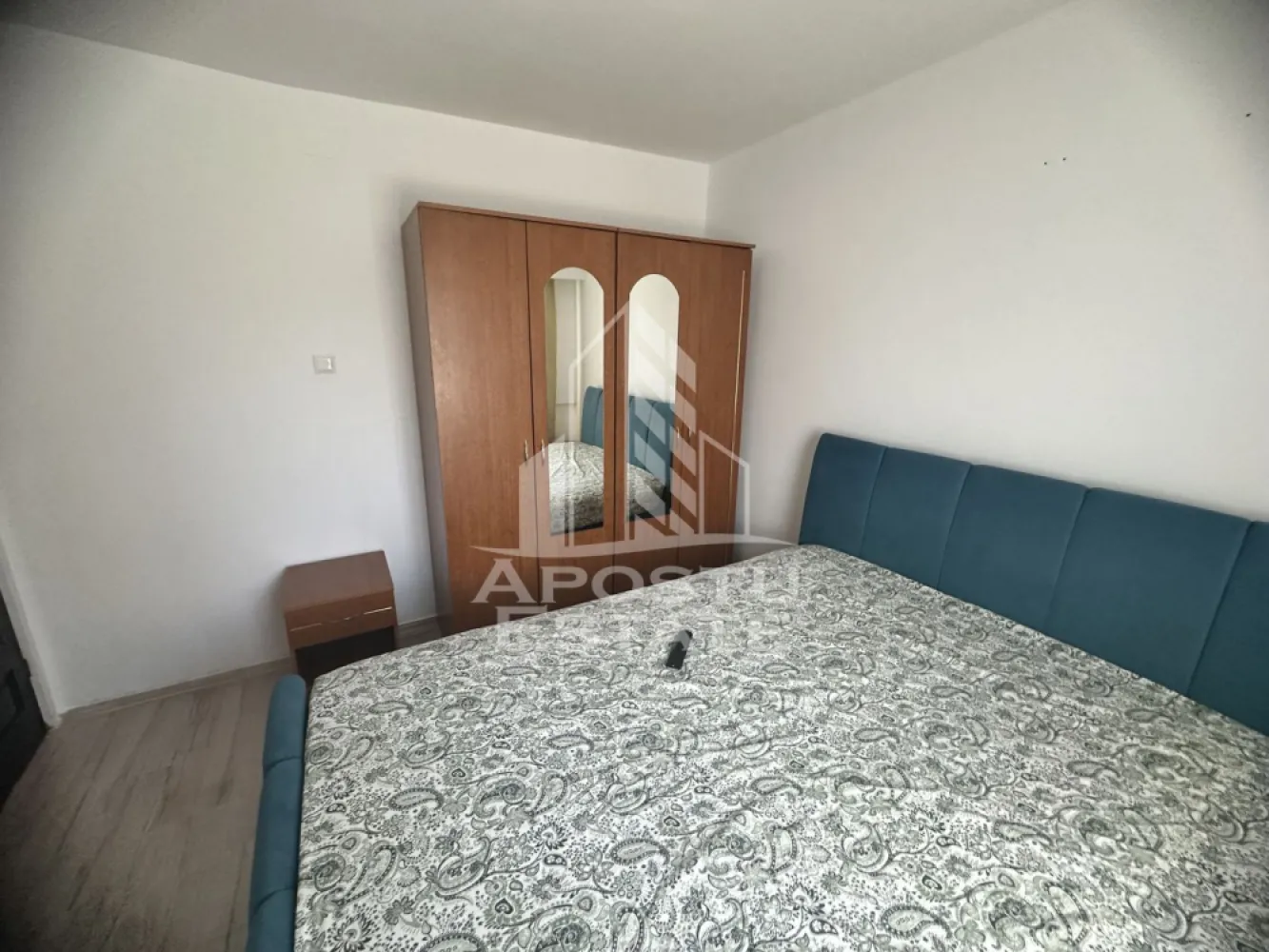 Apartament cu 3 camere, Renovat, zona Soarelui, Centrala proprie