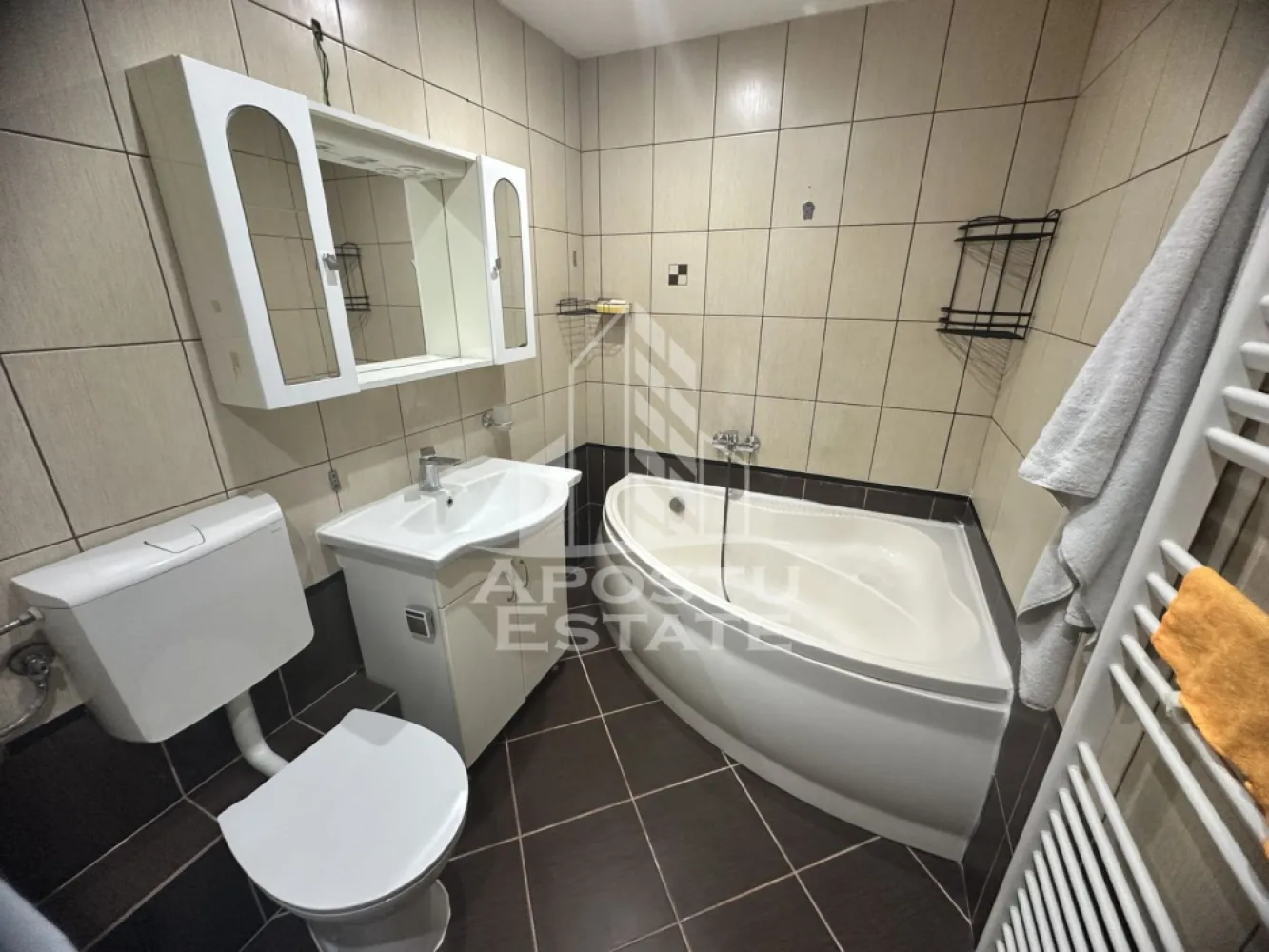 Apartament cu 3 camere, Renovat, zona Soarelui, Centrala proprie