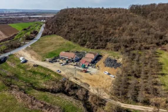 1,2 ha teren comercial/industrial cu hale in Baratca Paulis Arad