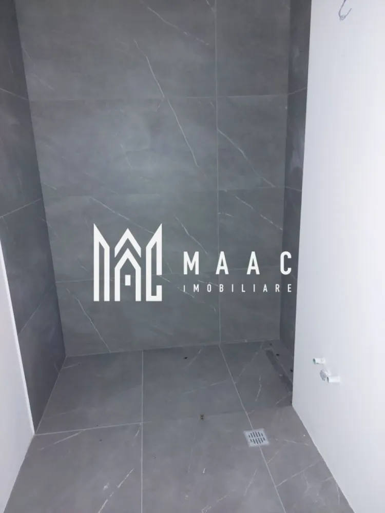 Apartament 3 camere | Calea lui Traian | Renovat - Apartament 3 camere, zonă centrală – Calea lui Traian, Râmnicu Vâlcea MAAC Imobiliare vă propune spre vânzare un apartament spațios cu 3 camere, situat în zona centrală a municipiului Râmnicu Vâlcea, pe Calea lui Traian, una dintre cele mai căutate și bine cotate locații din oraș. Apartamentul are o suprafață totală de 88 mp și o suprafață utilă de 78 mp, fiind compartimentat modern, cu living open-space și bucătărie, ideal pentru un stil de viață contemporan. Dispune de două grupuri sanitare, un real avantaj pentru confortul zilnic. Imobilul a fost renovat complet, cu instalațiile electrice și sanitare schimbate, fiind pregătit pentru montarea centralei termice proprii (circuit realizat). Necesită doar ultimele detalii de finisare, oferind viitorului proprietar libertatea de a-l personaliza după propriul gust. Este situat la etajul 4 din 4, cu acoperiș, ceea ce asigură protecție suplimentară și un plus de liniște. Locația centrală oferă acces rapid către instituții, magazine, școli, mijloace de transport și zone de interes ale orașului. O proprietate ideală atât pentru locuit, cât și pentru investiție. Pentru mai multe informații sau pentru programarea unei vizionări, vă invităm să contactați MAAC Imobiliare. ID: CP2903925 }}