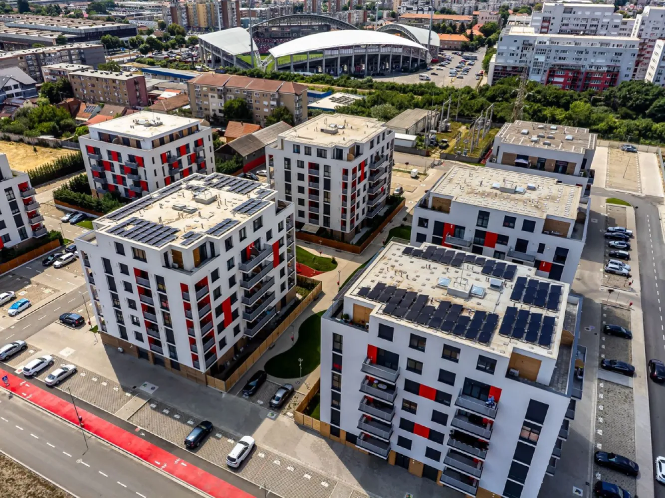 Apartament 2 camere, etaj 2, bloc R39, Ared City Arad - Îți prezint un apartament cu 2 camere, situat la etajul 2, într-un bloc nou din R39 – ARED City (zona AFI), cu dotări moderne și acces direct la ARED ACTIVE PARK – un parc privat de 1,6 ha pentru relaxare și sport. Imaginează-ți cum cobori seara la o plimbare, fără să ieși din ansamblu. 

Detalii apartament:
2 camere | etaj 2
61 mp 
45 mp utili
1 dormitor + living cu bucătărie open space
1 baie + balcon
Loc de parcare inclus

Dotări care chiar contează:
✅ încălzire în pardoseală
✅ aer condiționat
✅ rolete electrice

ARED City este un ansamblu modern, în plină expansiune, cu infrastructură completă și acces rapid la AFI Mall, Atrium Mall, stadionul Francisc Neuman și servicii urbane.

Preț: 88.240 EUR + TVA (direct de la dezvoltator)
🚫 Fără agenții | achiziție directă

📞 Vrei detalii sau să programezi o vizionare? Sună acum 📲 0761 899 230 – Mihai Molnar 👤 Consultant vânzări ARED City 

Birou ARED CENTRU 📍 Bulevardul Decebal 2, Arad 

#aredcity #molnar #weareared #imobiliareArad #arad #aredactivepark #fun #family #investment