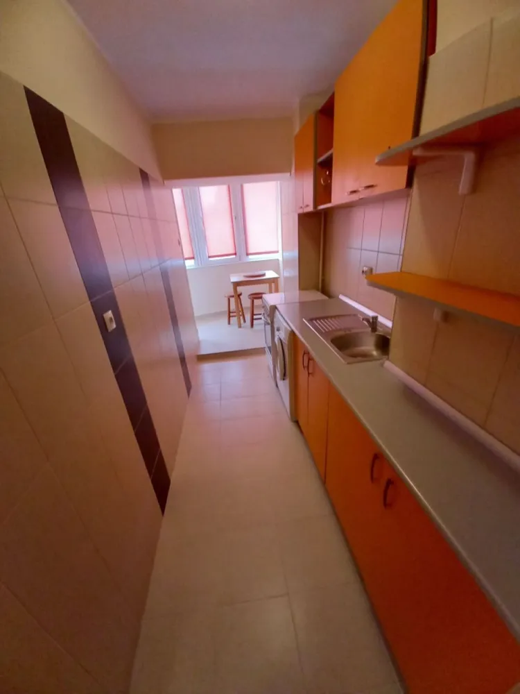Unirii Traian garsoniera mobilata si utilata de inchiriat - K Imobiliare propune spre inchiriere in zona Unirii Traian bloc mixt, monolit, an constructie 2002, 45 mp, etaj 2 din 8, mobilata, bucatarie utilata complet, toate facilitatile, acces rapid la metrou, vecini de calitate, balcon 11 metri lineari
Garsoniera este libera imediat.
Chiria este 450 euro net.