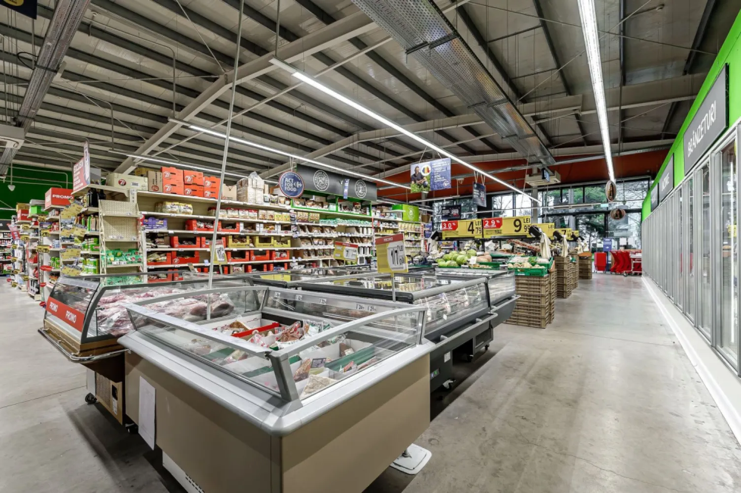 Spatiu comercial de vanzare cu chirias - De vânzare spațiu comercial închiriat – Nădlac, Piața Unirii (ultracentral)

Dacă urmărești un activ de tip „buy & hold”, cu chirie încasată anual și locație centrală, aici ai cifrele pe masă.
Preț: 800.000 EUR + TVA

Caracteristici proprietate:
868 mp construiți, pe teren de 1.654 mp
Vitrină 26 m – expunere directă, ușor de valorificat comercial
Înălțime 6,6 m – flexibilitate pentru diverse amenajări retail/logistică ușoară
Construcție 2018
98 KW putere instalată 

Important:
Locație ultracentrală, trafic pietonal și auto specific zonei centrale.
Format potrivit pentru retail alimentar, cu vizibilitate mare prin vitrina de 26 m.
Clădire relativ nouă (2018), cu potențial de costuri de mentenanță mai predictibile.
Retailul alimentar este, de regulă, o destinație de trafic constant.

Pentru detalii și vizionare apelați:
Florin Moș – 0721356746

Nu dispui de toată suma? Te ajutăm noi gratuit! Îți obținem oferte de la 16 bănci.

Ai o proprietate de vânzare în Arad și vrei să știi cât valorează cu adevărat?
Sună-mă pentru o evaluare gratuită, fără obligații.

Birou: ACASĂ | Agenție imobiliară Arad
Bulevardul Decebal 2, Arad 310133
