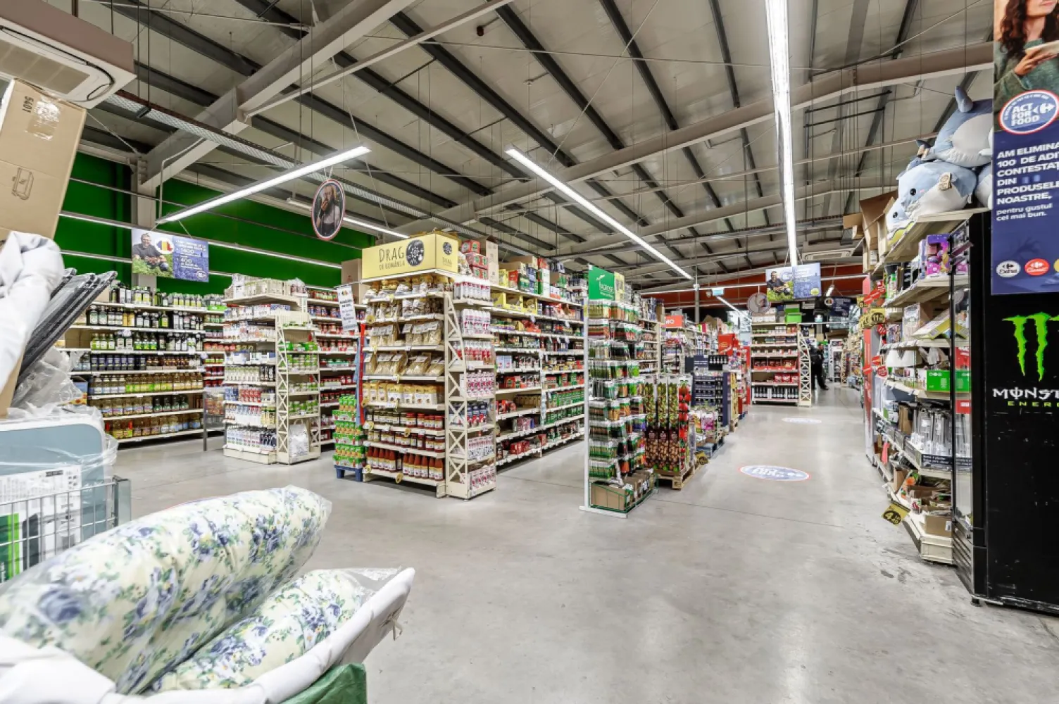 Spatiu comercial de vanzare cu chirias - De vânzare spațiu comercial închiriat – Nădlac, Piața Unirii (ultracentral)

Dacă urmărești un activ de tip „buy & hold”, cu chirie încasată anual și locație centrală, aici ai cifrele pe masă.
Preț: 800.000 EUR + TVA

Caracteristici proprietate:
868 mp construiți, pe teren de 1.654 mp
Vitrină 26 m – expunere directă, ușor de valorificat comercial
Înălțime 6,6 m – flexibilitate pentru diverse amenajări retail/logistică ușoară
Construcție 2018
98 KW putere instalată 

Important:
Locație ultracentrală, trafic pietonal și auto specific zonei centrale.
Format potrivit pentru retail alimentar, cu vizibilitate mare prin vitrina de 26 m.
Clădire relativ nouă (2018), cu potențial de costuri de mentenanță mai predictibile.
Retailul alimentar este, de regulă, o destinație de trafic constant.

Pentru detalii și vizionare apelați:
Florin Moș – 0721356746

Nu dispui de toată suma? Te ajutăm noi gratuit! Îți obținem oferte de la 16 bănci.

Ai o proprietate de vânzare în Arad și vrei să știi cât valorează cu adevărat?
Sună-mă pentru o evaluare gratuită, fără obligații.

Birou: ACASĂ | Agenție imobiliară Arad
Bulevardul Decebal 2, Arad 310133
