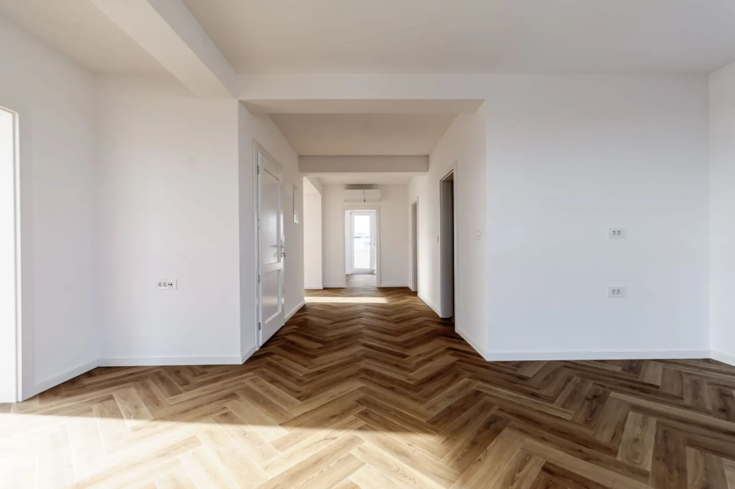 Clădire nouă P+2 cu showroom și birouri în Arad