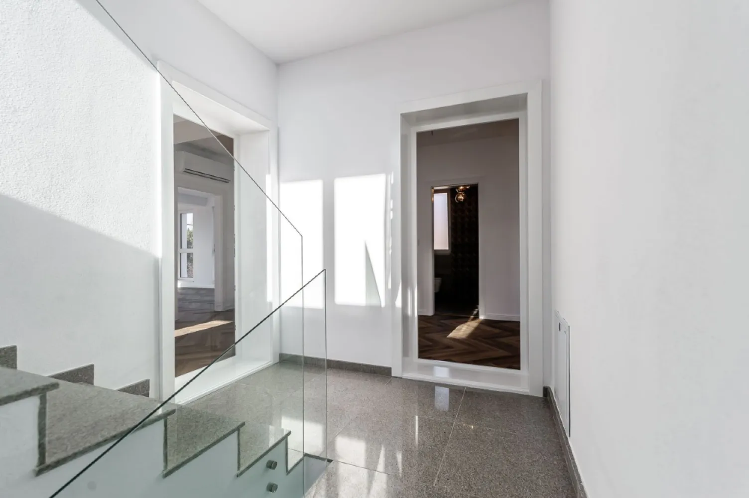 Clădire nouă P+2 cu showroom și birouri în Arad