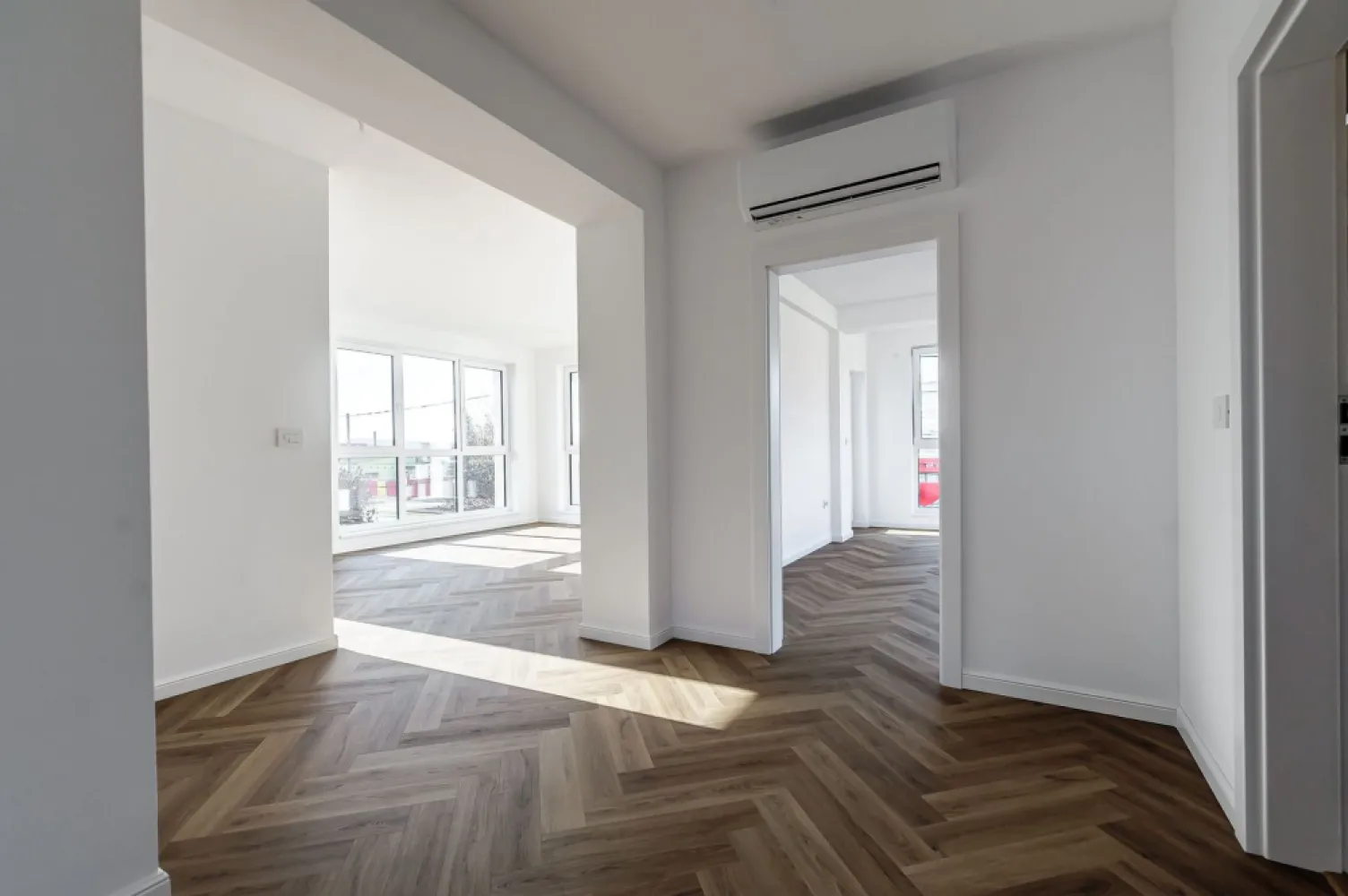 Clădire nouă P+2 cu showroom și birouri în Arad