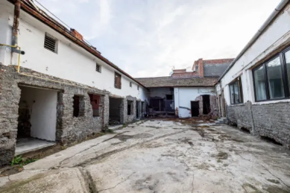 Proiect de clinică sau birouri în centru – casă cu demisol, de renovat