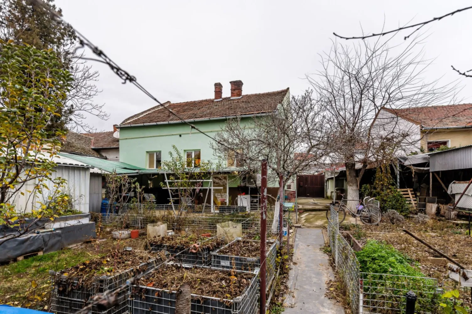 Casă în zonă liniștită, lângă Malul Mureșului cu 750 mp de teren