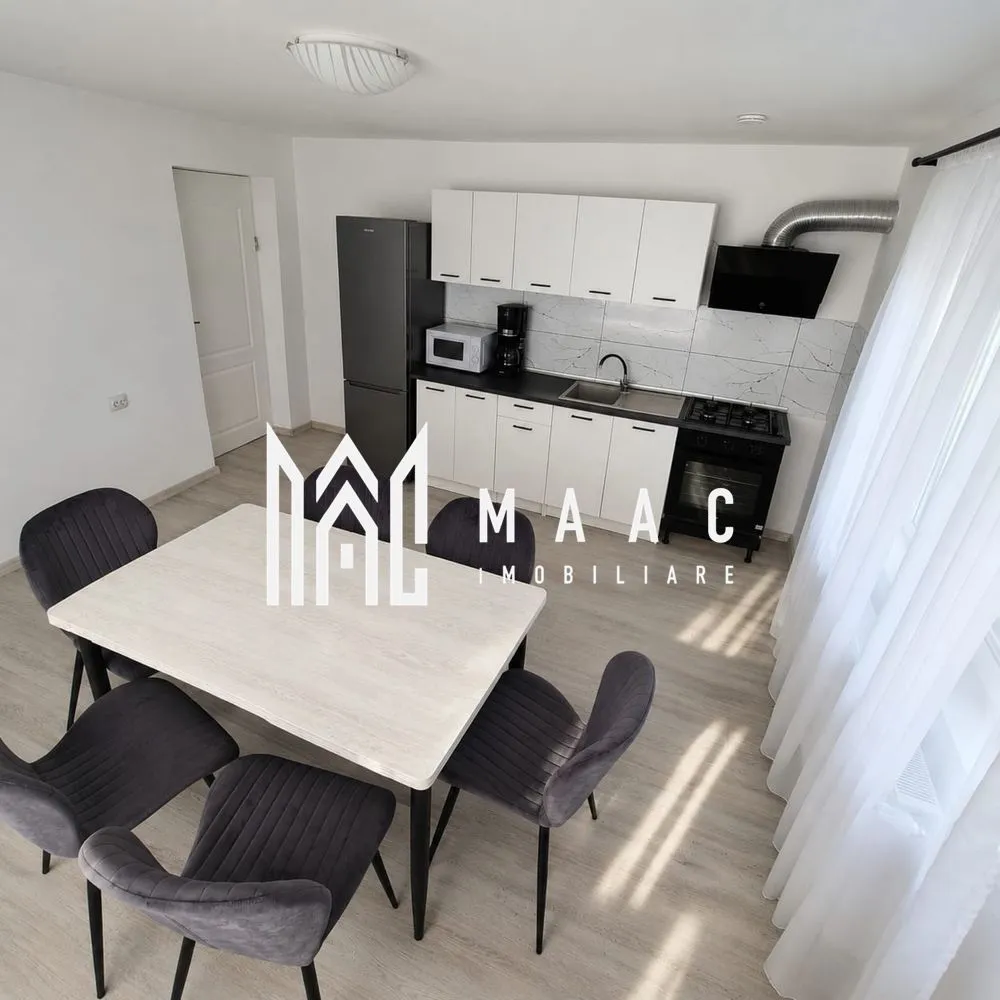 Casa noua | Zona de recreere | Evadare in natura| - MAAC Imobiliare vă prezintă spre vânzare o proprietate deosebită, finalizată în anul 2025, situată într-o zonă pitorească și liniștită din satul Rădăcinești, comuna Berislăvești. Ideală pentru familii sau ca rezidență de vacanță, casa oferă confort modern în mijlocul naturii și este gata pentru mutare imediată.
Suprafață teren: 1.908 mp 
Suprafață casă: ~95 mpu (regim parter)
Deschidere drum: 40 metri liniari
Modernă și luminoasă,casa dispune de două căi de acces și o compartimentare decomandată, optimizată pentru confort:
Living spațios cu lumină naturală generoasă
Bucătărie open-space cu zonă dedicată de dining
Dormitor matrimonial primitor
Cameră copil / birou
Baie mare complet utilată
Hol și spații inteligente pentru depozitare
Proprietatea se vinde complet mobilată și utilată, finisată la standarde actuale:
Încălzire: Centrală pe lemne de 40 kW + puffer de 1000 litri (autonomie ridicată)
Electricitate: Curent trifazic
Utilități: Apă curentă, fosă septică, internet prin fibră optică, cablu TV
Dotări: Electrocasnice și mobilier modern incluse în preț 
Curte și PotențialTerenul generos de aproape 2.000 mp oferă libertate deplină pentru amenajări exterioare: foișor, zonă de grătar, livadă, piscină sau loc de joacă pentru copii.
Proprietatea reprezintă o oportunitate excelentă pentru cei care caută o casă nouă, fără necesitatea unor investiții suplimentare.
Pentru mai multe detalii contactati cu incredere echipa MAAC IMobiliare, specificand ID 3180343