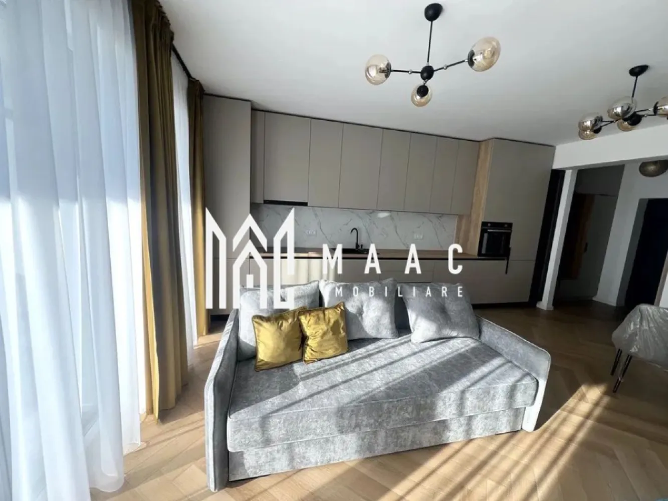 Apartament modern | 3 camere | Prima Inchiriere - MAAC Imobiliare vă propune spre inchiriere un apartament modern cu 3 camere, situat central, într-un bloc nou, într-o zonă extrem de căutată a Sibiului, în imediata apropiere a noului mall și la doar 5 minute de mers pe jos de Facultatea de Medicină. Proprietatea este ideală atât pentru rezidenta, cât și pentru investiție, datorită poziției excelente și nivelului ridicat de finisare. Apartamentul are o suprafață utilă de 73 mp și este amplasat la etajul 3. Compartimentarea este eficientă și practică, oferind un spațiu aerisit și confortabil. Locuința este finisată cu ajutorul unui designer, se predă complet mobilată și utilată, cu mobilier și electrocasnice noi, totul fiind pregătit pentru mutare imediată. Confortul termic este asigurat prin sistem de încălzire în pardoseală, iar siguranța prin videointerfon. În preț este inclus și un loc de parcare privat, un avantaj important în zona centrală. Imobilul se află într-un bloc nou, cu acces rapid către centre comerciale, instituții de învățământ, mijloace de transport și toate facilitățile urbane. Se percepe garantie in cuantumul a 2 chirii. Nu se accepta animale de companie. Pentru mai multe detalii și programarea unei vizionări, vă rugăm să ne contactați menționând ID: CP2904285 }}
