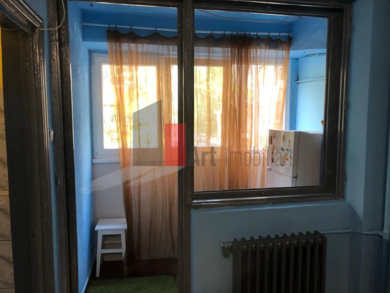 Garsoniera Drumul Taberei - Va propunem, o garsoniera confort 1 semidecomandata in cartierul Drumul Taberei - b-dul 1 Mai

Garsoniera se afla la etajul 1 al unui imobil construit in 1982 si reabilitat termic. Se afla la cca 7-8 min de st. metrou Favorit și 5 min de tramvai 41.

Garsoniera este liberă, actele pregatite pentru vanzare si necesita renovare

Facilități :in apropiere se afla hiprmarket, st.STB, școli si gradinite.

Pentru informatii sau vizionare va stam la dispozitie: 0720-622.788