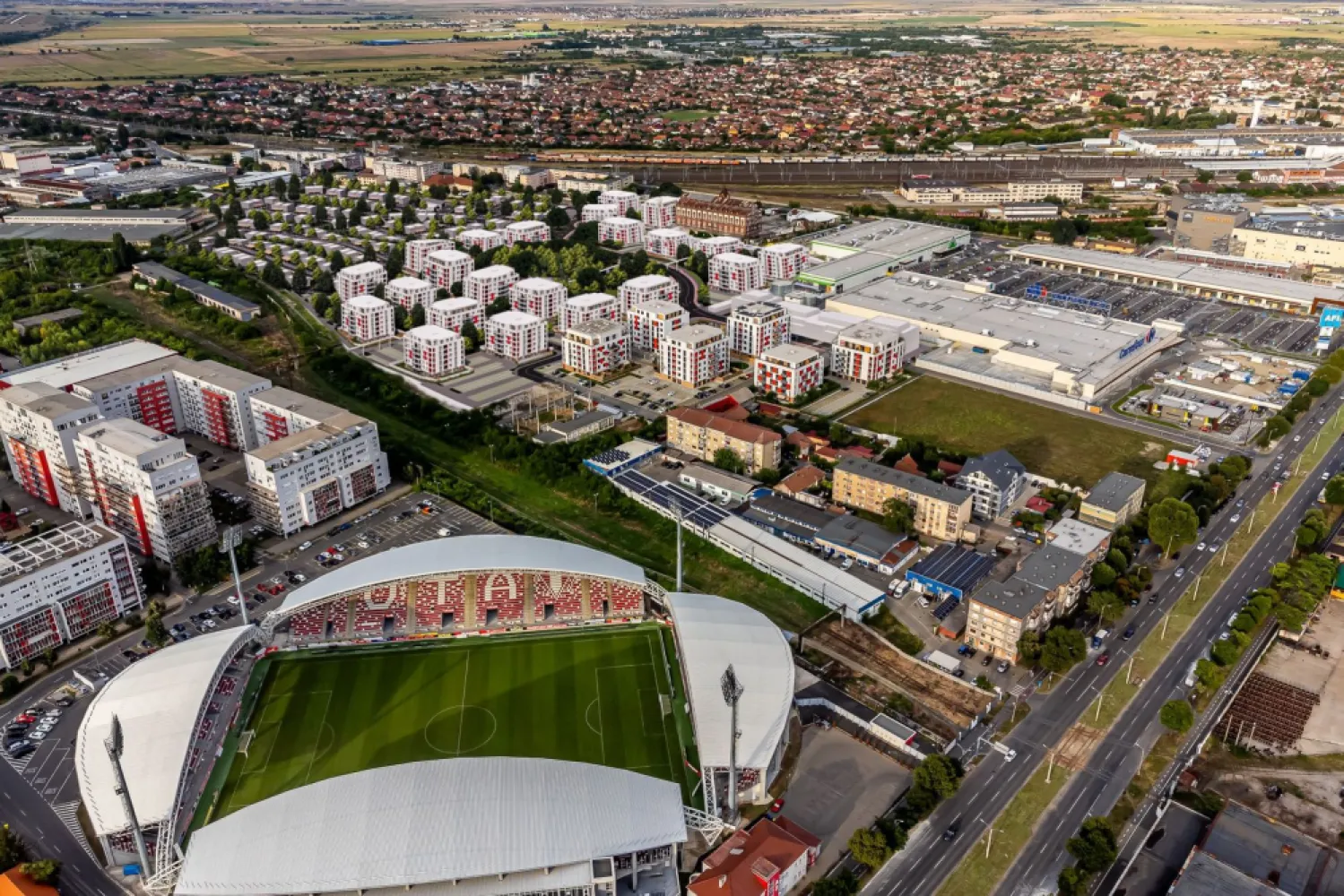 Teren Central ARED - direct de la dezvoltator - Iți cauți o casă în zonă centrală dar nici una nu este pe placul tău?

Acum ai șansa să iți construiești, așa cum iti dorești, într-o locație centrală ce vine cu avantajele unui cartier nou.
Intrarea în cartier securizată, locuri de agrement, piste de alergat,spații verzi, comunitatea selectă.

Parcela 37 îți oferă un spațiu generos pentru casa ta, cu o suprafață de 632 mp. Toate utilitățile, precum apă, canalizare, curent, gaz se află pe teren pentru a putea începe construcția casei. Intrarea în cartierul de case, se poate face de pe 2 artere principale acestea fiind Calea 6 Vânători si Calea Aurel Vlaicu.

💰 Preț valabil până la 31.05.2026!

Pentru mai multe informații și pentru a programa o vizionare, iți stau la dispoziție.

Contact 0742267773
Szuchanszki Andreea Consultant ARED
Birou Central

Birou: ACASĂ | Agenție imobiliară Arad 
Adresă: Bulevardul Decebal 2, Arad 310133