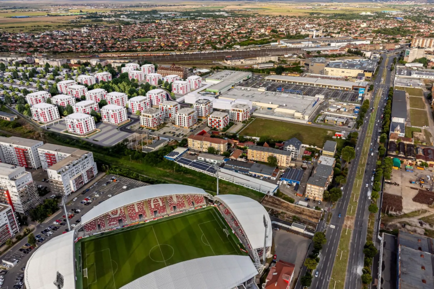 Parcele Teren - Cartier Exclusivist Central - UTA - Comision 0% - Avem plăcerea de a vă oferi spre vânzare parcele de teren cuprinse între 310 - 900 mp în cel mai exclusivist cartier din Arad.
Cartierul rezidențial RED 9 dezvoltat de ARED se află în zona UTA și oferă următoarele beneficii:

- posibilitatea de a avea o casă în zonă centrală
- cartier nou, curat și securizat
- 1 minut de AFI Arad, Atrium Mall, stadion UTA, MC Donald's
- Urmează a fi construite zone verzi cu parcuri și un teren multisport (Fotbal, tenis, baschet, volei) + pistă de alergat în jurul parcului si alte zone comerciale
- posibilitate de investiție pe termen mediu-lung
- posibilitate de achitare a terenului pe o perioadă de 1 an

*Prețul afisat al parcelei nu conține TVA și este pentru plata integrala pe loc.

Parcele sunt limitate, așa că asigură-te că vei fi printre primii care vor face parte din acest cartier select
Pentru mai multe detalii, dar și pentru o vizită în teren, te rog să mă contactezi la 0755 274 519 - Daniel Hord - Consultant ARED - Birou Centru.

Nu dispui de toată suma? Te ajutăm noi gratuit! Îți obținem oferte de la 16 bănci
Ai o proprietate de vânzare în Arad și vrei să știi cât valorează cu adevărat?
Sună-mă pentru o evaluare GRATUITĂ!