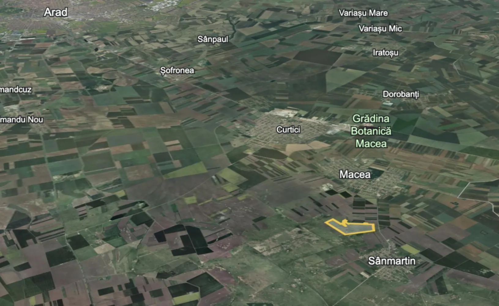Teren 42 ha pentru parc fotovoltaic – Macea, Arad - Se oferă spre vânzare un teren extravilan, cu categoria de folosință pașune, situat în Comuna Macea, Județul Arad, ideal pentru dezvoltarea unui proiect de energie regenerabilă de mare anvergură, precum un parc fotovoltaic.

Caracteristicile proprietății includ:

-Suprafață totală: 424,700 mp, teren compact și plan, potrivit pentru proiecte de energie solară
-Locație: La 27 km de Arad, cu acces facil la DJ 709B, oferind o poziționare strategică pentru transport și infrastructură
-Infrastructură: Proximitatea față de liniile electrice de tensiune medie oferă posibilitatea de racordare la rețeaua electrică
-Topografie: Terenul este lipsit de vegetație semnificativă, pregătit pentru dezvoltare imediată

Prețul de achiziție este de 1.274.100 euro + TVA (21%), cu aplicarea măsurilor simplificate de TVA. 

Terenul poate fi închiriat pe termen lung în aceleași condiții avantajoase, pentru dezvoltarea unui parc fotovoltaic.

Pentru detalii suplimentare sau pentru a programa o vizionare, contactați 0721356746 FLORIN MOȘ

Cod anunț: CP1964859