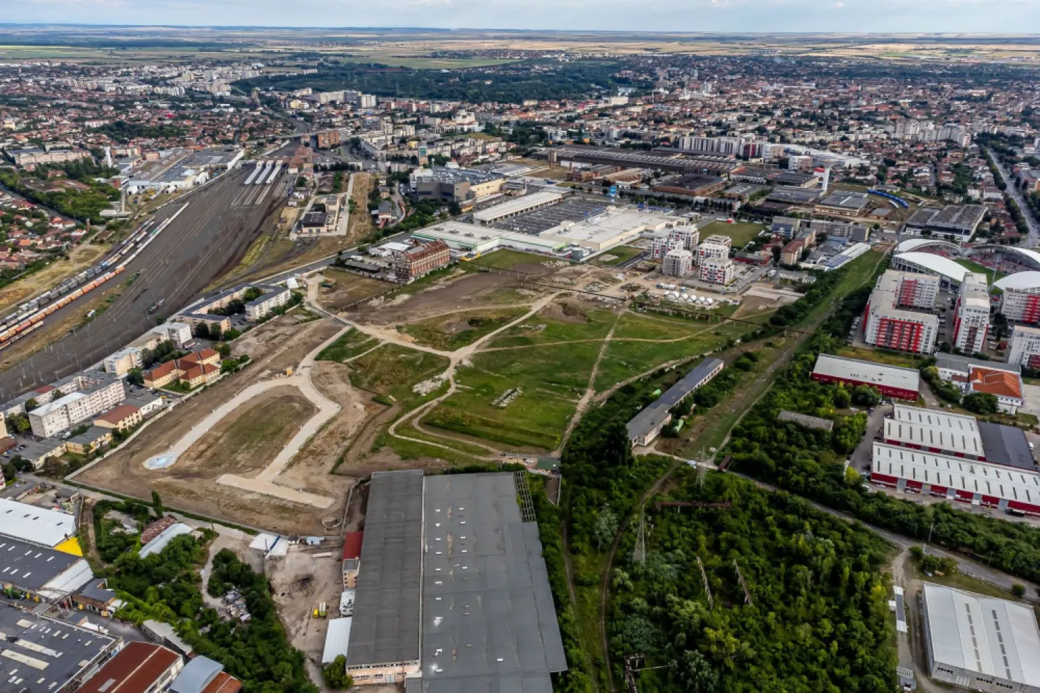 Parcele de teren exclusiviste ARED IMAR (fara agenție) - Vă oferim o oportunitate unică de a achiziționsa parcele de teren într-un cartier exclusivist ce se conturează într-o zonă selectă, cu acces rezervat doar riveranilor. 

Achiziționarea se face direct de la dezvoltator!
Ultimele loturi de teren în zona din Arad cu cea mai mare rată de dezvoltare, Cartier ARED IMAR.

PRET cu TVA inclus, comision 0%
Acest proiect rezidențial de excepție se bucură de toate utilitățile necesare
Parc de aproape 2 ha, Pistă de alergat, Teren multi-sport ⛹️‍♂️ Arbori si zone verzi 🌲 Amfiteatru 🎥 Relaxare si păsări care ciripesc 🦜 Toate acestea in mijlocul Aradului, la 2 minute de mers pe jos de Atrium Mall
Parcele de teren cu toate utilitățile si infrastructura incluse 🛣️
Construiește-ți noua ta casa AICI 👇 in cel mai FRUMOS cartier rezidențial din #arad 

Suna acum 0742267773 Andreea Szuchanszki Consultant ARED

Nu ratați această oportunitate de a vă achiziționa o parcelă de teren în acest cartier exclusivist care va aduce plus valoare vieții dumneavoastră.

Cracteristici teren :
- Acces auto
-Branșament apă
-Branșament curent
-Branșament gaz
-Canalizare
-Intravilan
-PUZ Aprobat
-Teren împrejmuit
-tip teren -Construcții

Birou: ARED -Calea Aurel Vlaicu ( in spate Complexului AFI)
Adresă: Bulevardul Decebal 2, Arad 310133

CP1756331