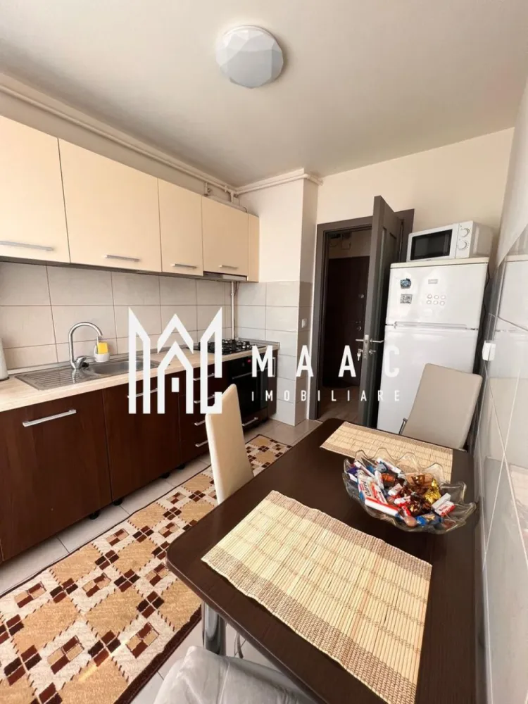Apartament 2 camere de inchiriat | 50 MP | Zona Milea - Maac Imobiliare vă propune spre închiriere un apartament modern cu 2 camere, situat în zona Vasile Milea, una dintre cele mai bine conectate și apreciate zone din oraș.

Locuința are o suprafață utilă de 50 mp și este amplasată la etajul 4 al unui imobil bine întreținut, prevăzut cu acoperiș, oferind astfel un plus de confort și protecție. Apartamentul este complet mobilat și utilat modern, fiind pregătit pentru mutare imediată.

Compartimentarea este eficientă, oferind un living luminos, dormitor confortabil, bucătărie practică și baie spațioasă, toate amenajate cu bun gust și atenție la detalii.

Poziționarea este un real avantaj, cu acces facil către principalele puncte de interes ale orașului: centre comerciale, mijloace de transport, instituții de învățământ, zone verzi și spații de recreere.

Ideal pentru un cuplu sau o persoană activă care își dorește confort, accesibilitate și un stil de viață urban.

Pentru mai multe detalii sau pentru programarea unei vizionări, nu ezitați să ne contactați specificand ID:CP3180166