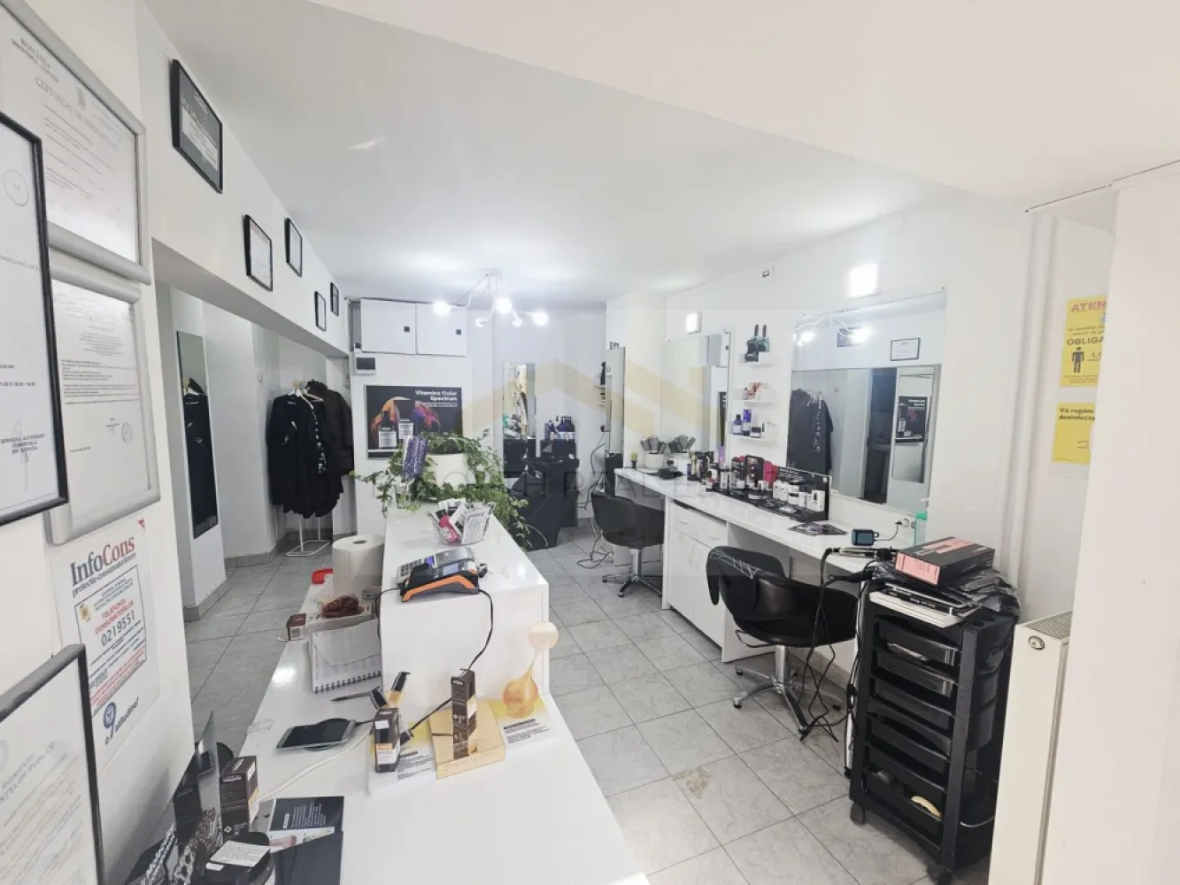 Spațiu comercial de închiriat | Mihai Bravu | Stradal | Ideal salon , birou - B-North Real Estate vă propune spre închiriere un spațiu comercial situat stradal pe Mihai Bravu, într-o zonă cu trafic intens și vizibilitate excelentă.

Spațiul a funcționat cu succes ca salon de coafură în ultimii 15 ani, beneficiind de un vad comercial format și de o locație consacrată pentru activități de servicii. Datorită compartimentării și amplasării sale, proprietatea poate fi utilizată atât pentru activități din domeniul beauty, cât și pentru birouri, cabinete, agenții, servicii profesionale sau alte activități comerciale.

Caracteristici principale:

Spațiu comercial stradal
Vizibilitate excelentă
Vad comercial format
Zonă cu trafic pietonal și auto intens
Acces facil pentru clienți

Destinații recomandate:

Coafor
Frizerie
Manichiură – pedichiură
Salon de înfrumusețare
Birou de consultanță
Agenție servicii
Cabinet profesional
Activități comerciale diverse
Beneficii și avantaje ale zonei
Amplasare pe Mihai Bravu
Trafic pietonal și auto ridicat
Acces rapid la mijloace de transport în comun
Zonă comercială consacrată
Expunere excelentă pentru promovarea activității
Potențial ridicat de dezvoltare a afacerii

Preț și condiții:

Chirie: 750 euro/lună

Pentru detalii suplimentare și programarea unei vizionări, contactați B-North Real Estate.