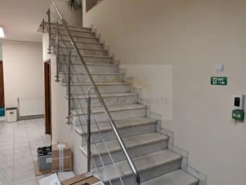 Clădiri de birouri de închiriat Sector 4 – 1.100 mp, vizibilitate stradală
