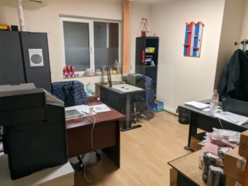 Clădiri de birouri de închiriat Sector 4 – 1.100 mp, vizibilitate stradală