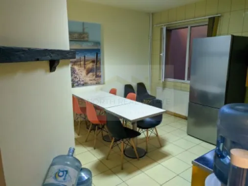 Clădiri de birouri de închiriat Sector 4 – 1.100 mp, vizibilitate stradală