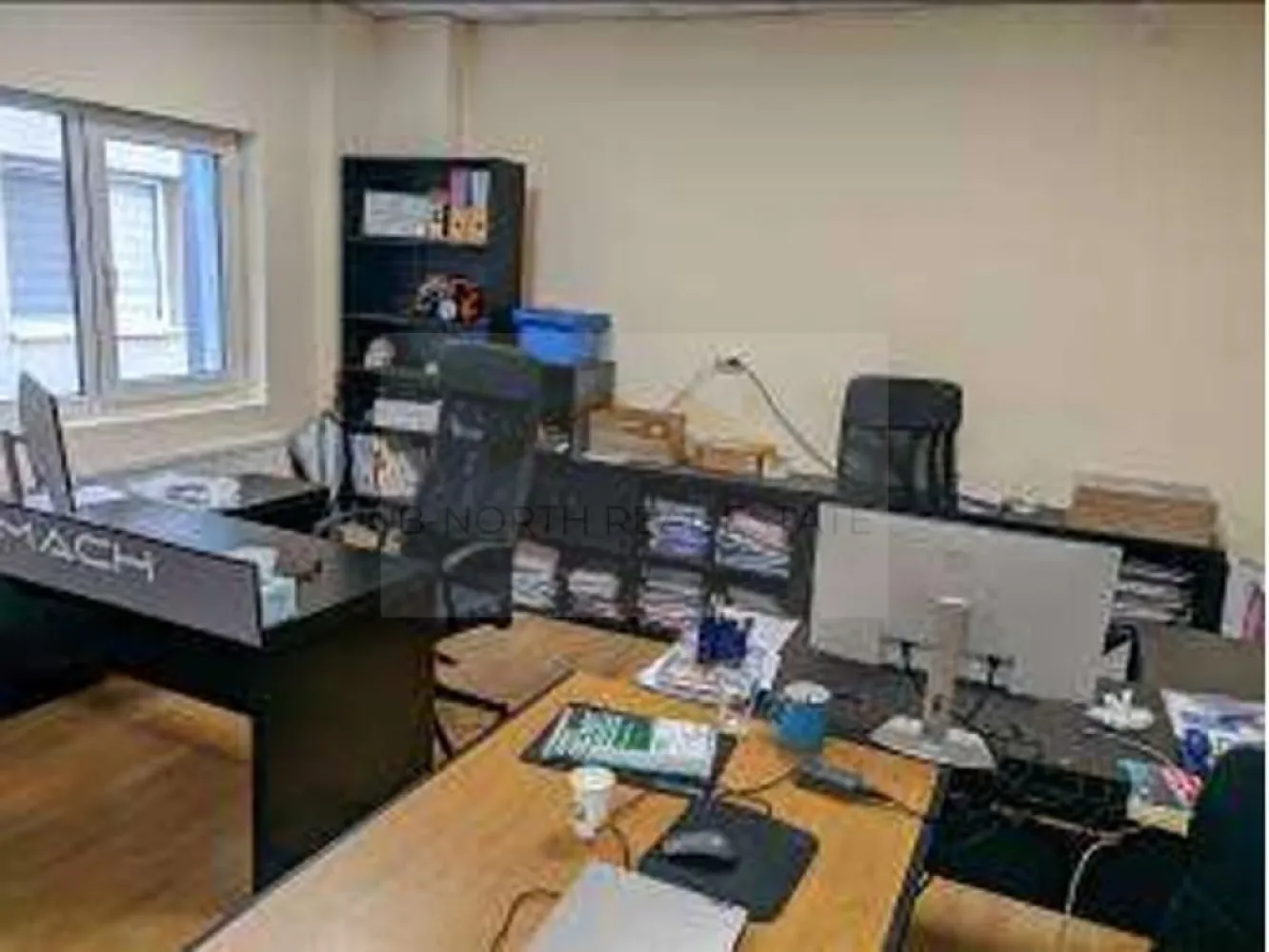 Clădiri de birouri de închiriat Sector 4 – 1.100 mp, vizibilitate stradală