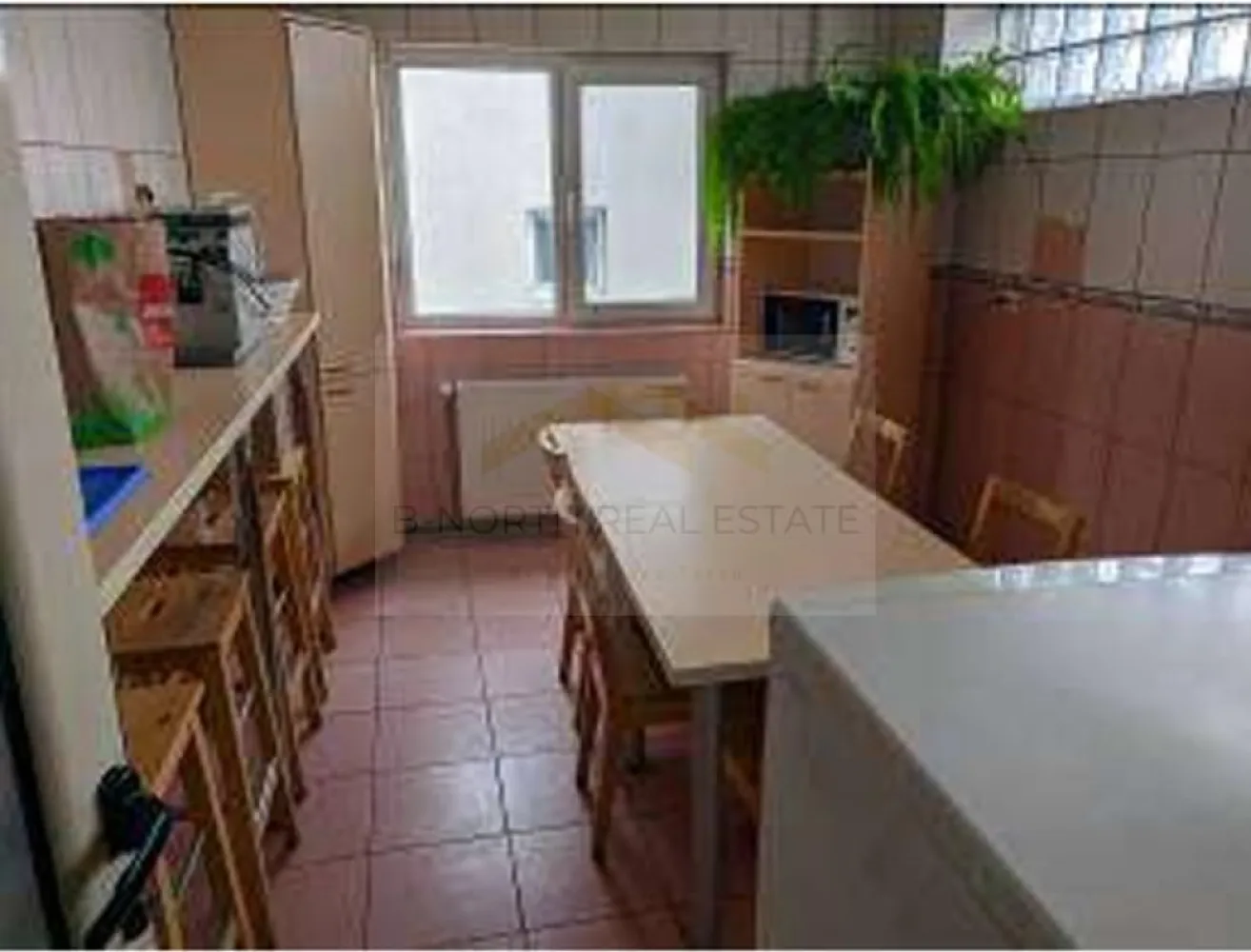 Clădiri de birouri de închiriat Sector 4 – 1.100 mp, vizibilitate stradală