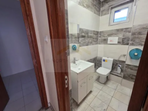 Clădiri de birouri de închiriat Sector 4 – 1.100 mp, vizibilitate stradală