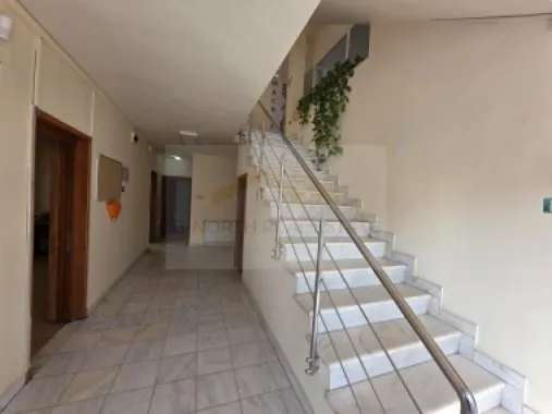 Clădiri de birouri de închiriat Sector 4 – 1.100 mp, vizibilitate stradală