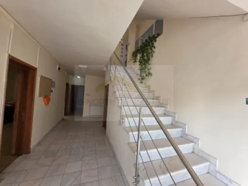 Clădiri de birouri de închiriat Sector 4 – 1.100 mp, vizibilitate stradală