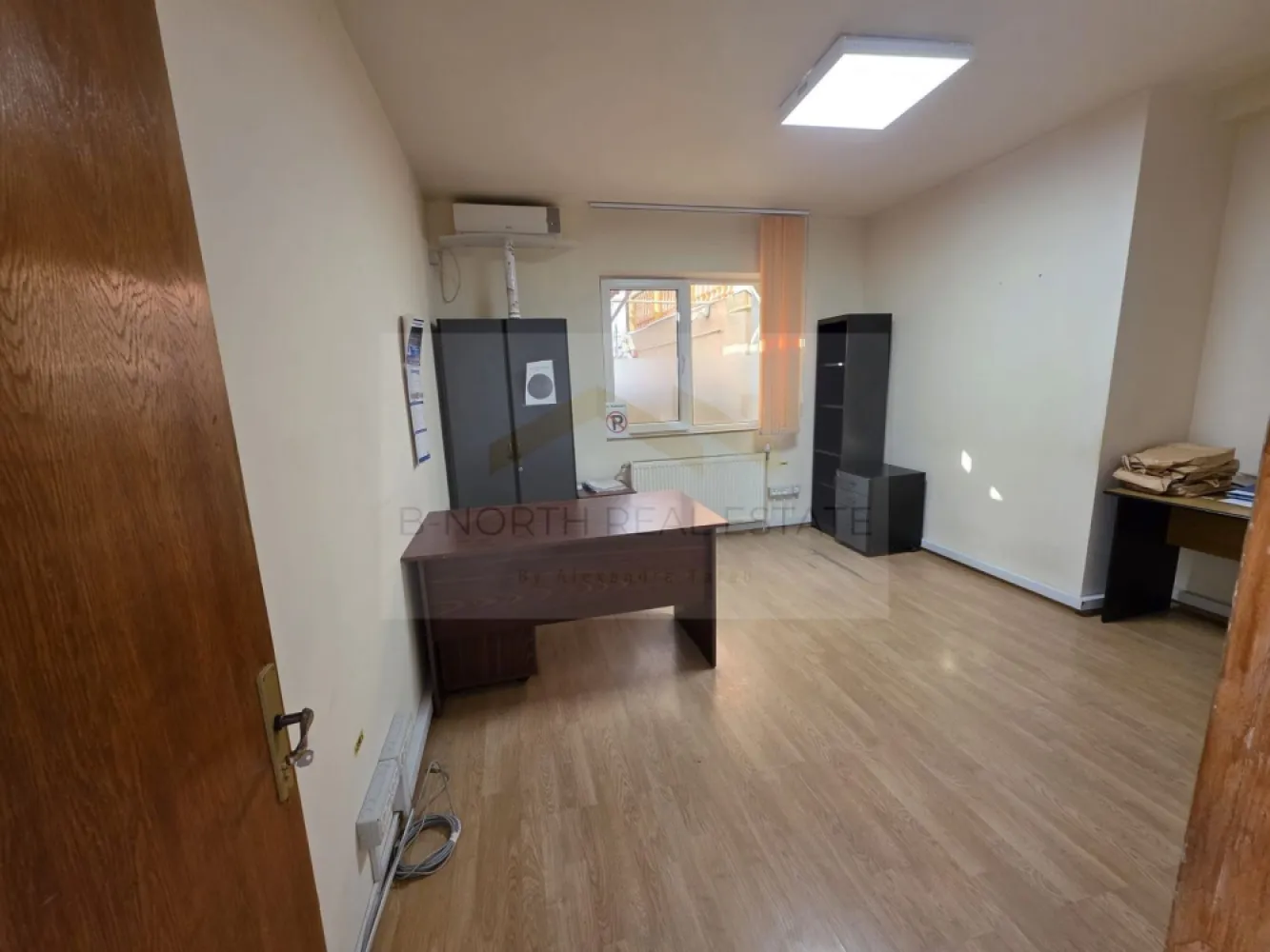 Clădiri de birouri de închiriat Sector 4 – 1.100 mp, vizibilitate stradală